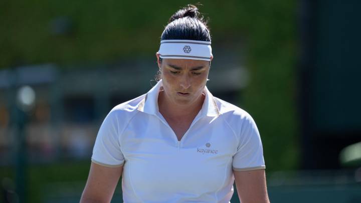 Ons Jabeur releases ‘step back’ statement after latest injury heartbreak at Wimbledon