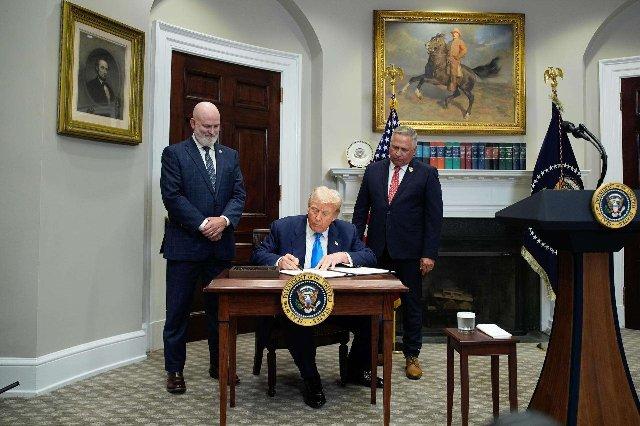 Impone Trump arancel del 50% a productos derivados del cobre