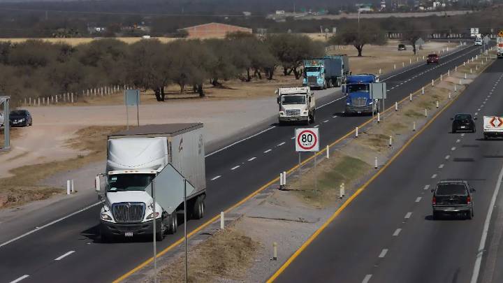 Docentes jubilados amagan con bloqueo en la 57 por impago de bonos