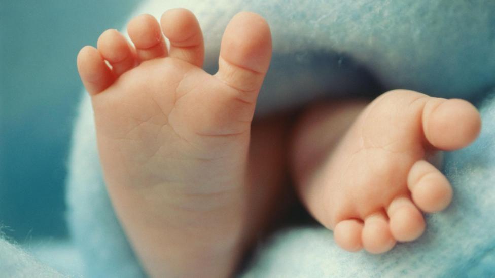 Reino Unido logra nacimiento de 8 bebés sanos con técnica innovadora