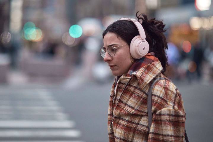 One Tech Tip: Is that song by AI or a human? Here are some things to check