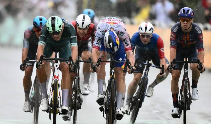 Jonathan Milan se impuso el sprint y ganó etapa 17 del Tour de Francia