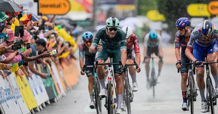 Jonathan Milan ganó la etapa 17 del Tour de Francia; así les fue a los colombianos
