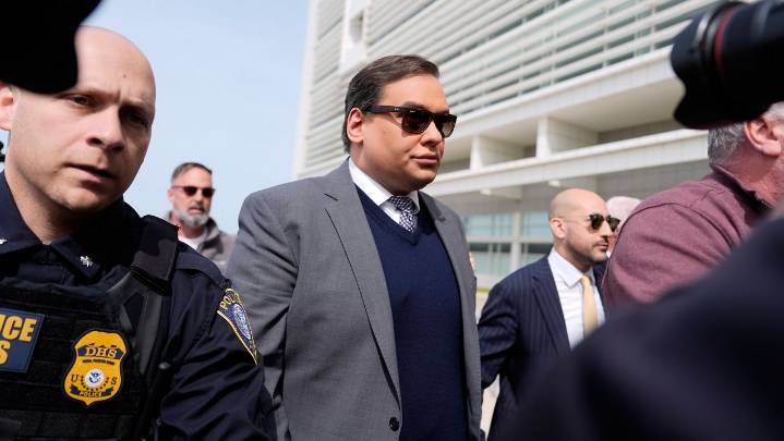 Santos to begin serving his 7-year fraud sentence