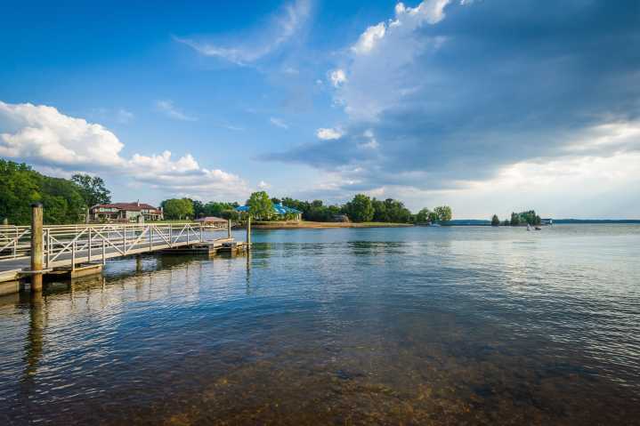 Menor de 16 muere ahogado mientras nadaba en el Lago Norman