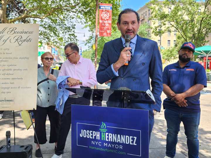 Aspirante latino a alcaldía de Nueva York asegura que se presenta para frenar al comunismo