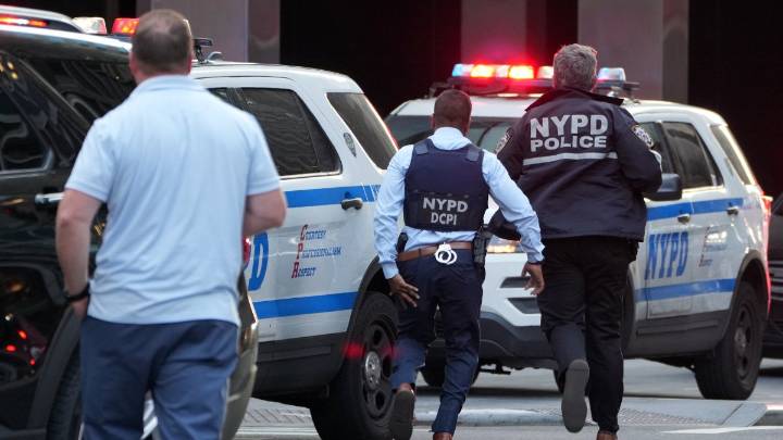 Posible motivo del tiroteo en Manhattan; atacante dejó una nota