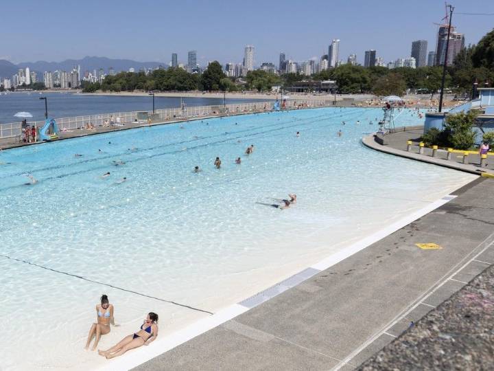 Discount offered for late drop-in swimmers at Vancouver's outdoor pools