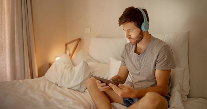 Amazon shoppers say 'incredible' £15 headphones are 'better than Sony'
