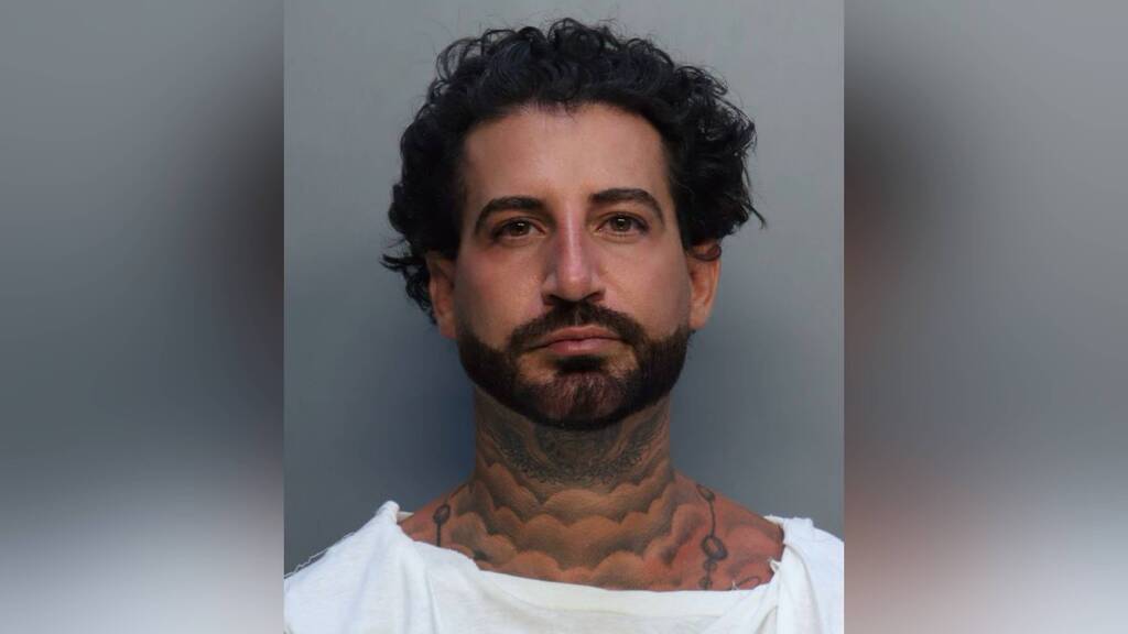 Estilista de famosos en Miami es acusado de intentar seducir a una menor de 15 años a tener sexo