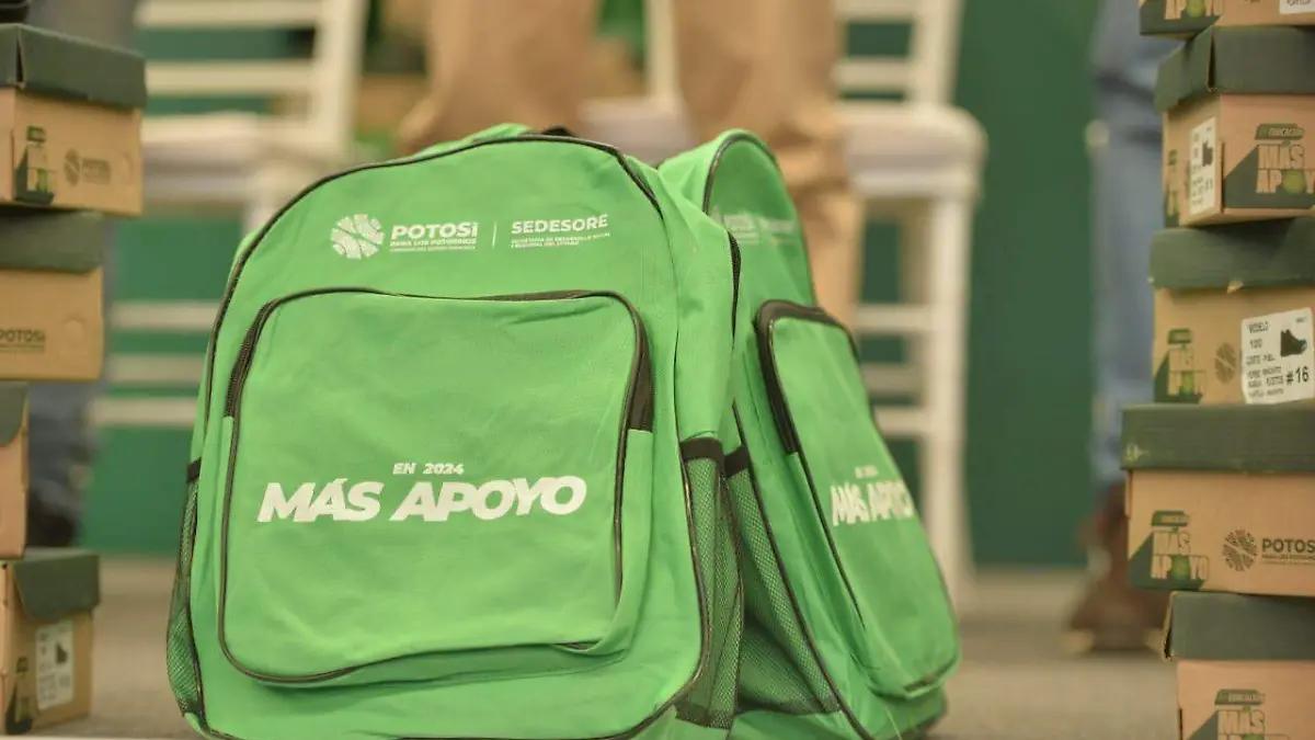 300 mil alumnos potosinos recibirán útiles y uniformes escolares: Sedesore