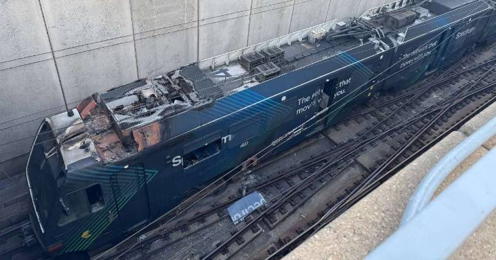 Incendio en tren DART interrumpe servicio en el centro de Dallas
