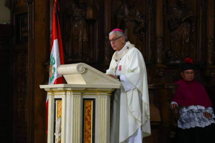 Arzobispo pide desterrar autoritarismo durante misa Te Deum