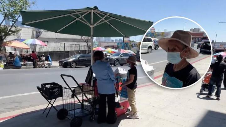 “Una bendición”: Vendedores ambulantes reciben ayuda económica tras redadas migratorias en Los Ángeles
