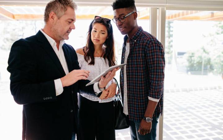 17 tips for those selling a home while buying a new one