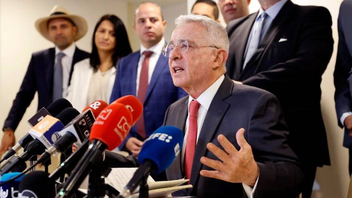 Álvaro Uribe expresidente de Colombia responsable por delito de soborno