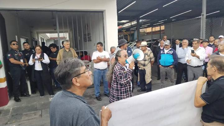 Más de mil 500 taxistas retiran bloqueos en región Córdoba-Orizaba tras firma de acuerdos con Gobierno del Estado
