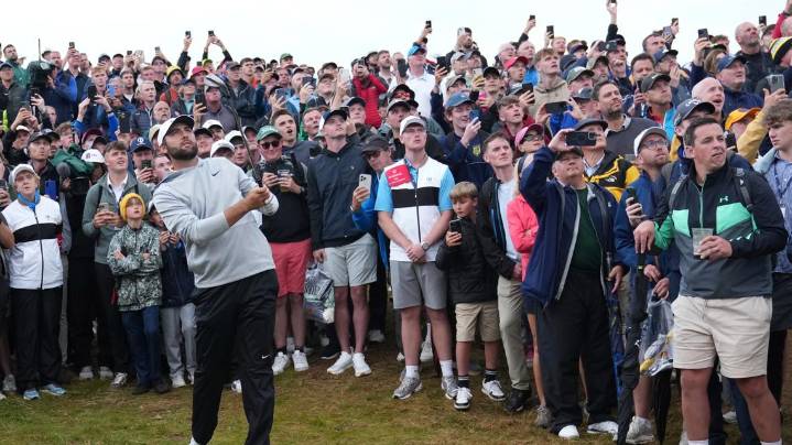 Scheffler takes one-shot lead in British Open at Royal Portrush