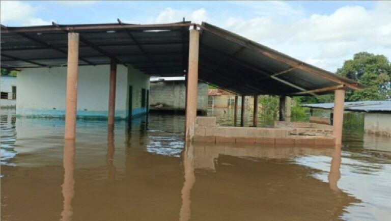 Crecida del río Orinoco por lluvias en Bolívar alcanzó el nivel de alerta roja