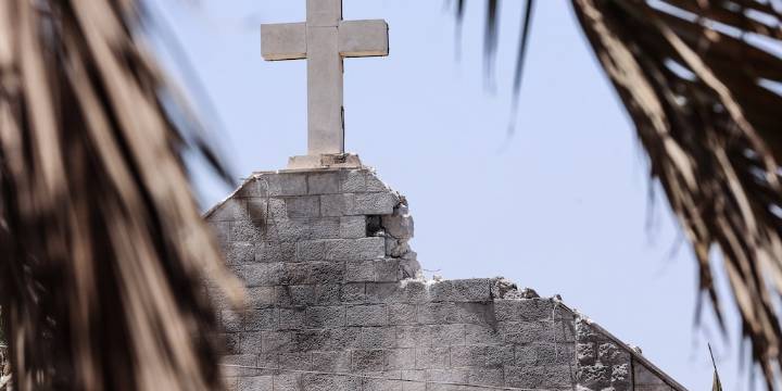 Qué se sabe hasta ahora sobre el ataque de Israel a la iglesia de la Sagrada Familia de Gaza