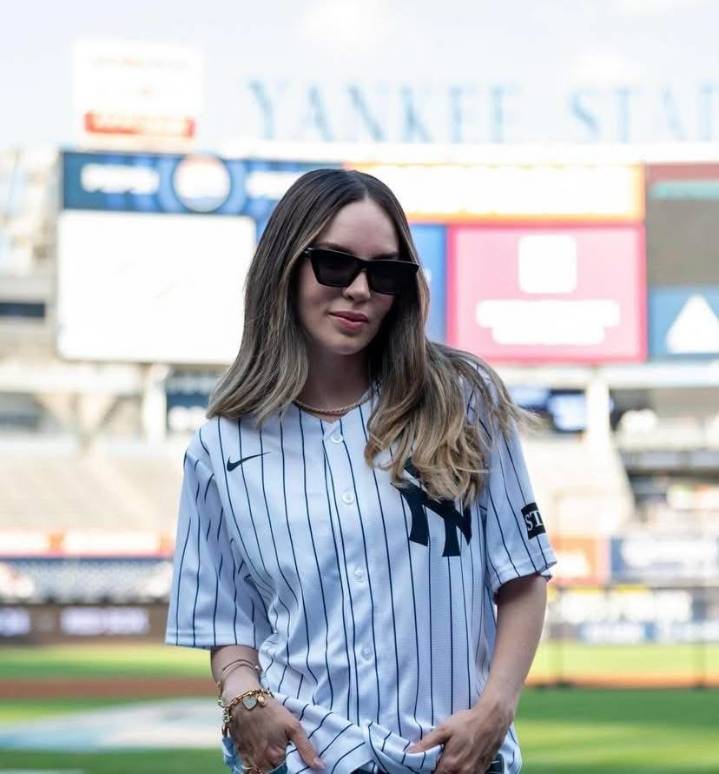 Belinda vive su primer juego de Grandes Ligas en el Yankee Stadium