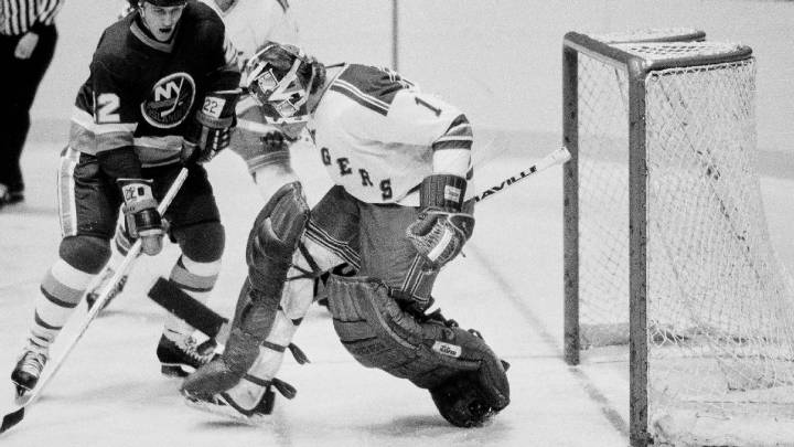 Ex-Rangers goalie, Sharks executive Wayne Thomas dies at 77