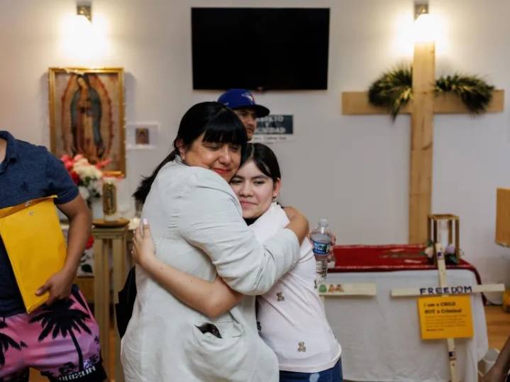 Niños del área de Chicago reciben cartas de deportación