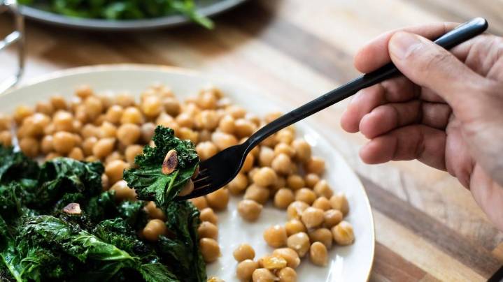 ¿Superalimentos o mentiras? La verdad sobre las vitaminas esenciales