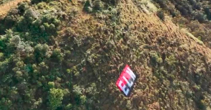 Hallaron una nueva bandera del ELN, esta vez en las montañas de San Antonio de Prado, Medellín