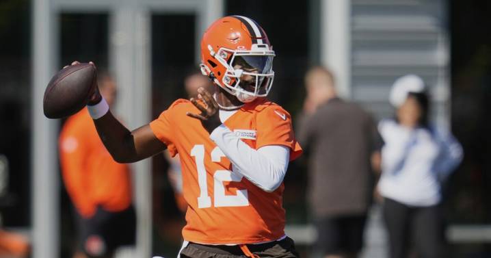 Browns training camp: Shedeur Sanders takes first reps against first