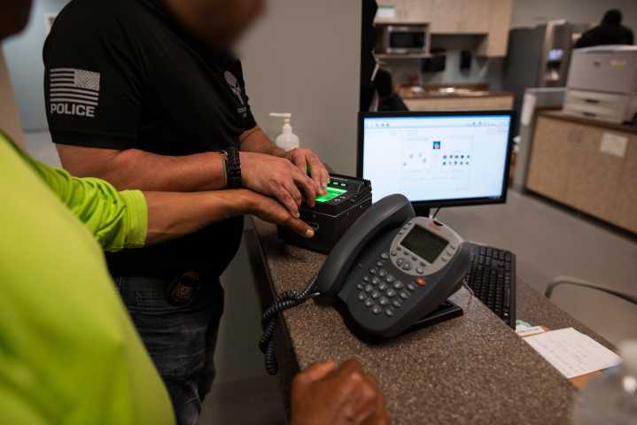 HB 318 es ley y aumenta la potencia de ICE en NC