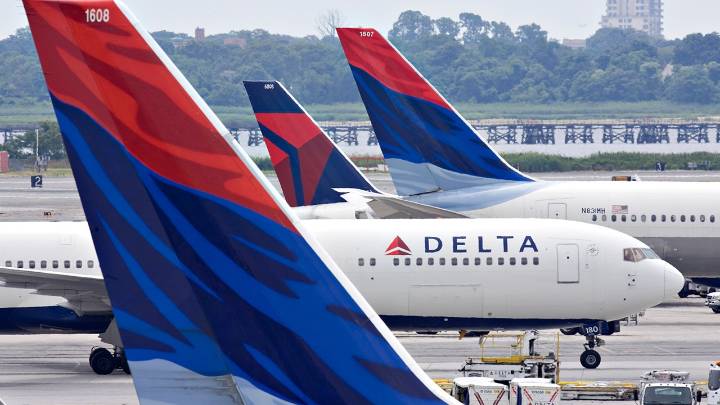Delta co-pilot arrested by federal agents at San Francisco airport