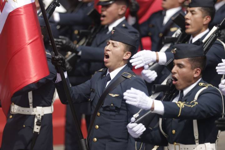 Gran Parada y Desfile Cívico Militar: FAP hizo vibrar cielo limeño y a peruanos