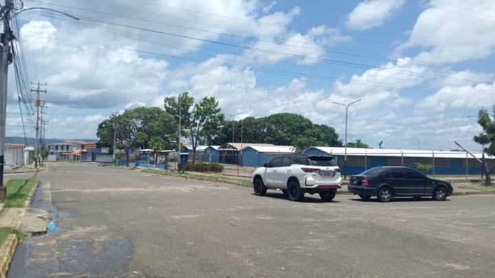Centros electorales en Bolívar se quedaron solo con militares y consejos comunales este #27jul (FOTOS)