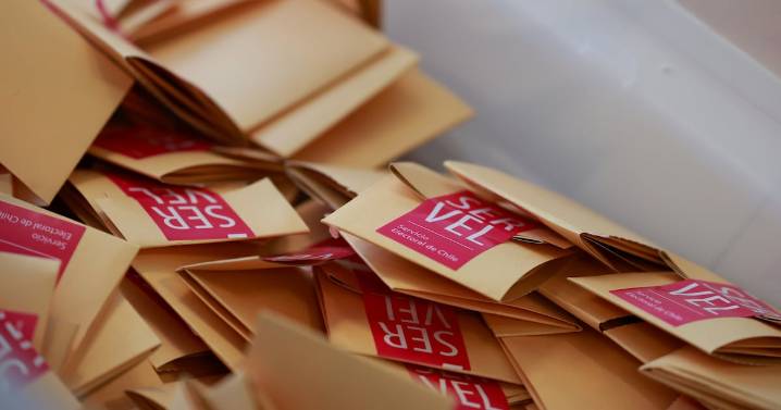“El destino de Chile lo deben decidir los chilenos”: parlamentarios del oficialismo alzan la voz ante cifra de extranjeros habilitados para votar