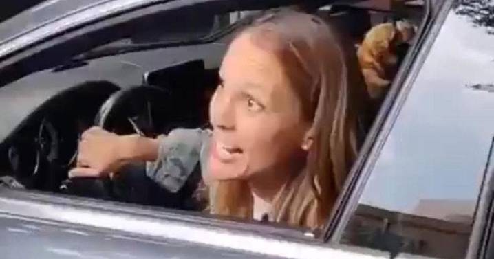 Vinculan a proceso a 'Lady Racista' y deberá ofrecer disculpas públicas al policía agredido