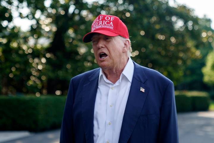 Trump afirma que demandará al rotativo WSJ por publicar una carta escrita por él a Epstein