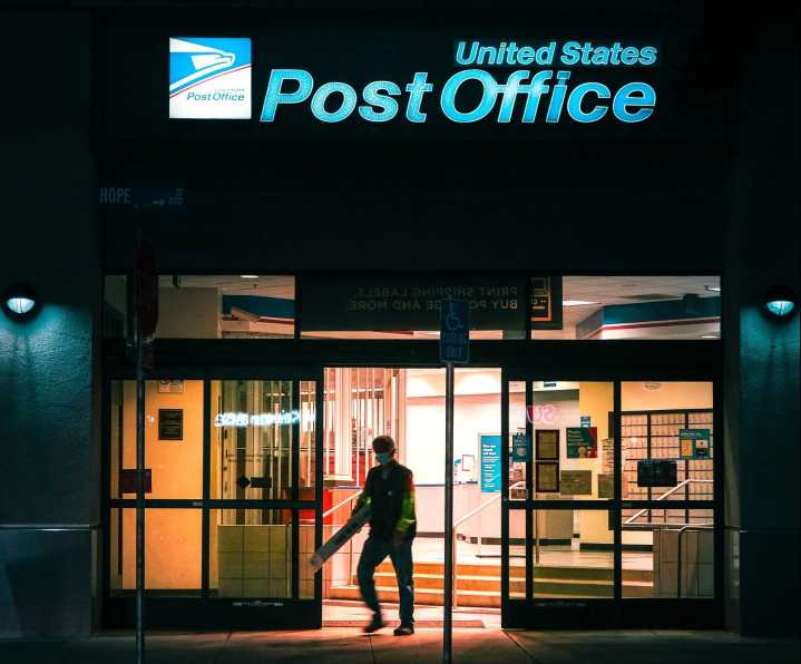 Altadena Celebrates New Post Office’s Grand Opening