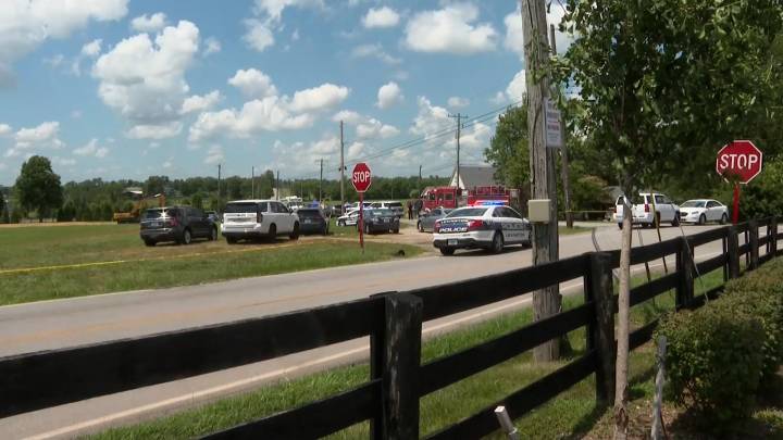 Kentucky church shooting leaves 2 dead, several injured after suspect shoots state trooper