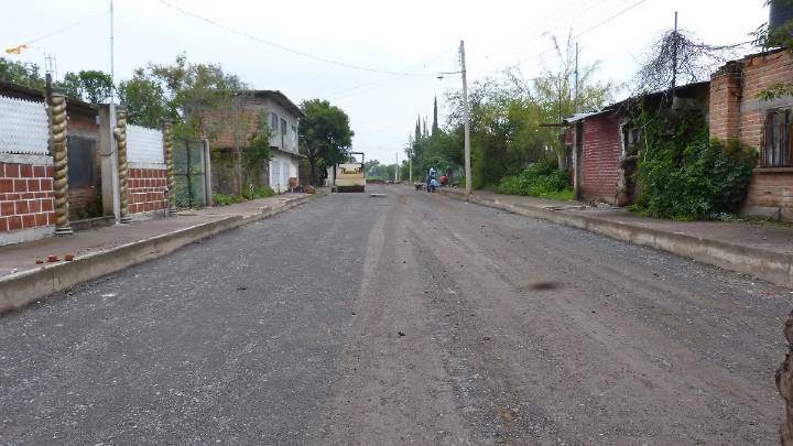 Avanza obra de pavimentación de la calle Lázaro Cárdenas en comunidad Luz Masas de Cuerámaro
