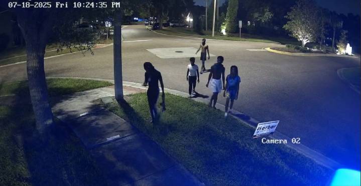 Autoridades de Florida advierten sobre peligroso reto viral: el “desafío de patear puertas”