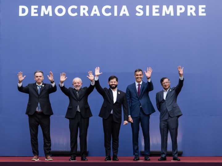 Cumbre “Democracia Siempre” en Chile: Una respuesta global al avance del autoritarismo