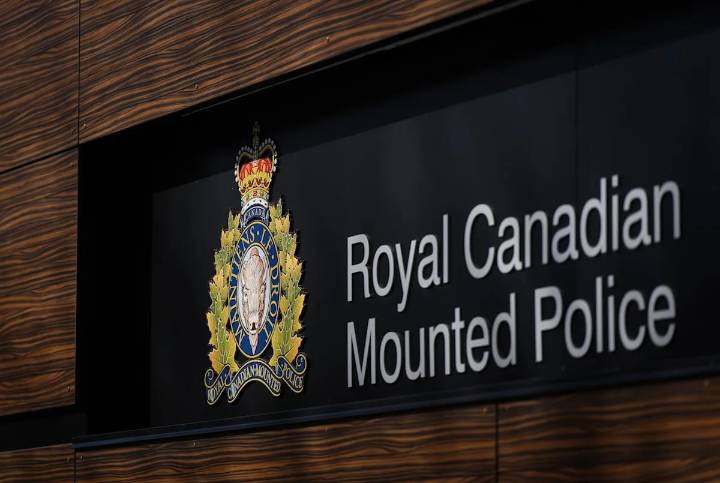 3 arrested after early-morning stabbing in North Vancouver: police