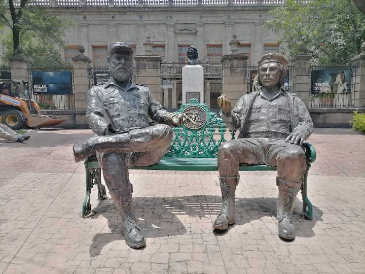 Brugada reclama esculturas de Fidel Castro y Che Guevara, “las vamos a recuperar”
