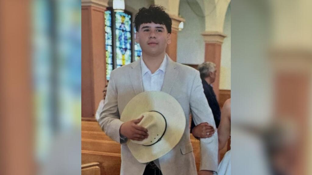 Grupo de menores a bordo de auto vuelcan al huir de policía en Petaluma; hispano de 14 años pierde la vida