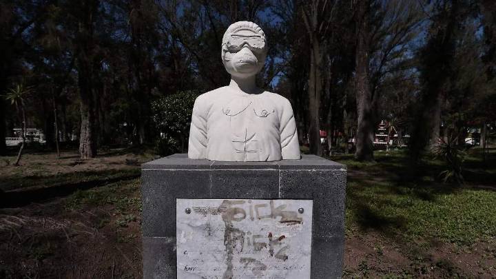 Vandalizados bustos y placas en parques de Pachuca