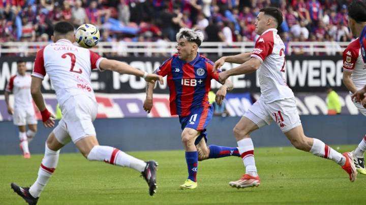 San Lorenzo no pudo aprovechar la superioridad numérica y empató sin goles con Huracán