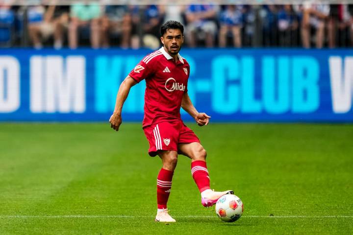 Siguen las malas para Gabriel Suazo: el chileno sigue sin ser inscrito en el Sevilla, que volvió a perder en La Liga