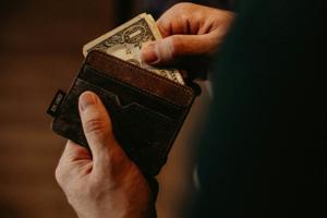 Younger singles find income transparency attractive