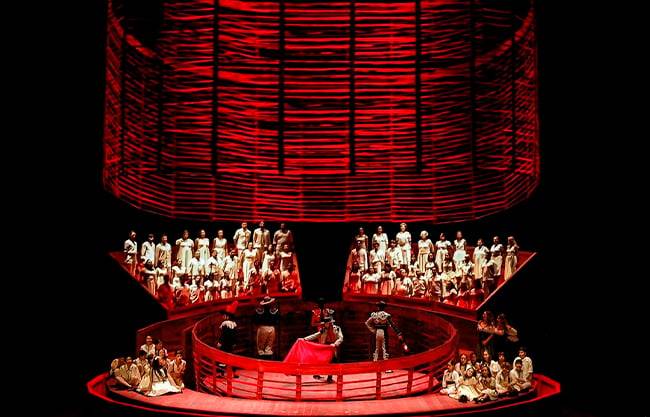 Creatividad mexicana tras las bambalinas del teatro; diseño escénico sin límites